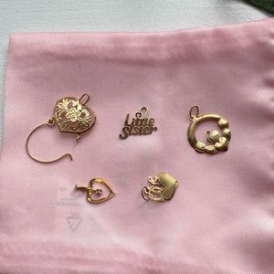 Girls charm pendant with charms